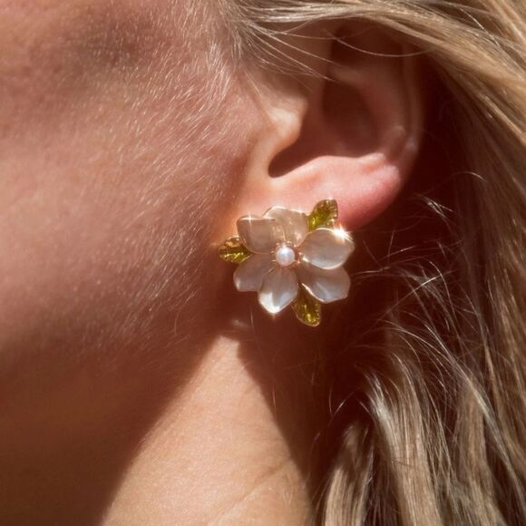 White flower earrings N485 - Picture 1 of 5